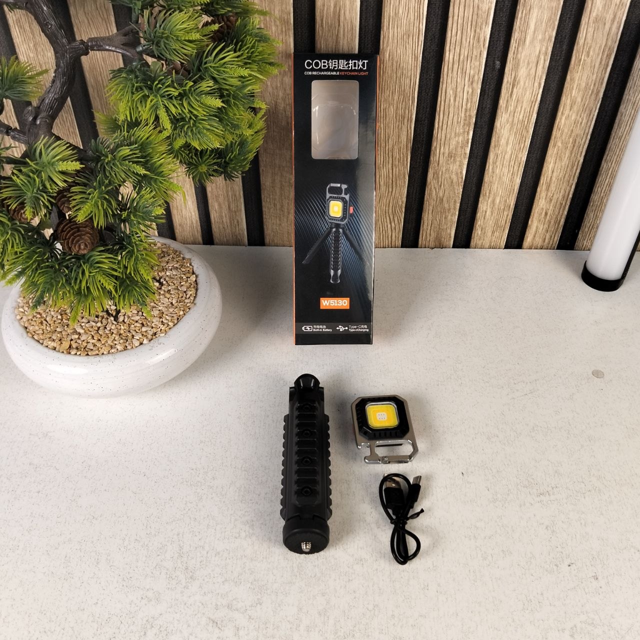 Mini-Lampe-de-Poche-COB-LED-Portable-Rechargeable-avec-Tr-pied-مصباح-متعدد-الوظائف-مع-حامل.png
