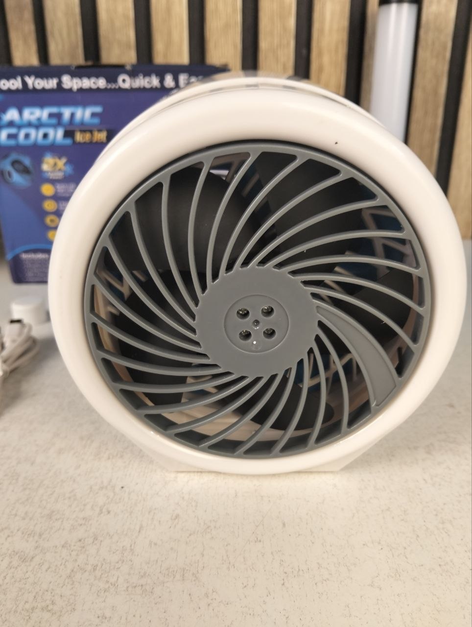 Mini-Climatiseur-Portable-Glace-Technologie-Jet-Fan-3-Vitesses-et-clairage-LED-مبرد-الهواء-والثلج-المدمج-بـ-3-سرعات-وإضاءة-ملونة.png