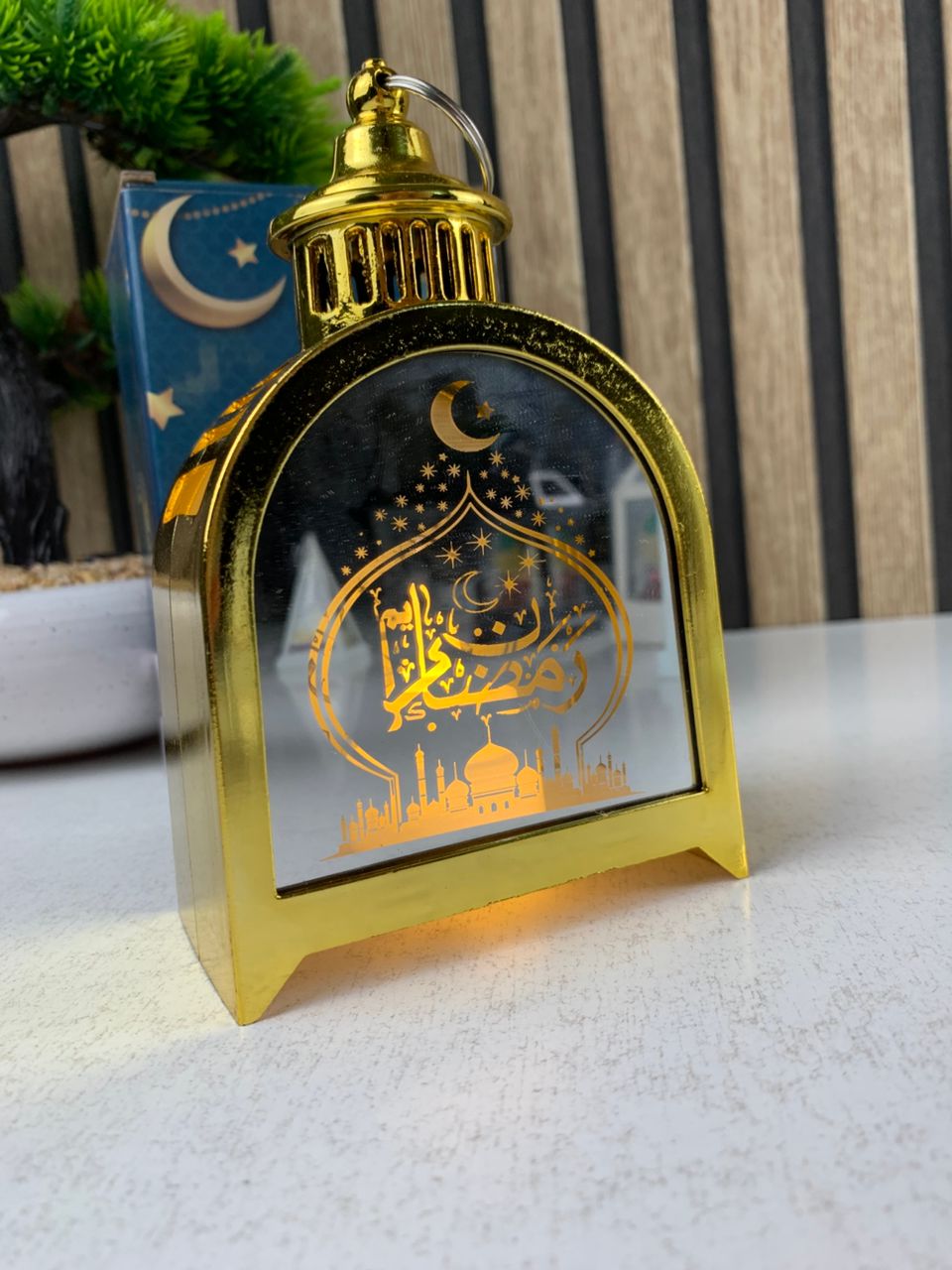 Lanterne-de-Ramadan-Dor-e-LED-Design-Traditionnel-avec-Silhouette-فانوس-مضيء-لشهر-رمضان.png