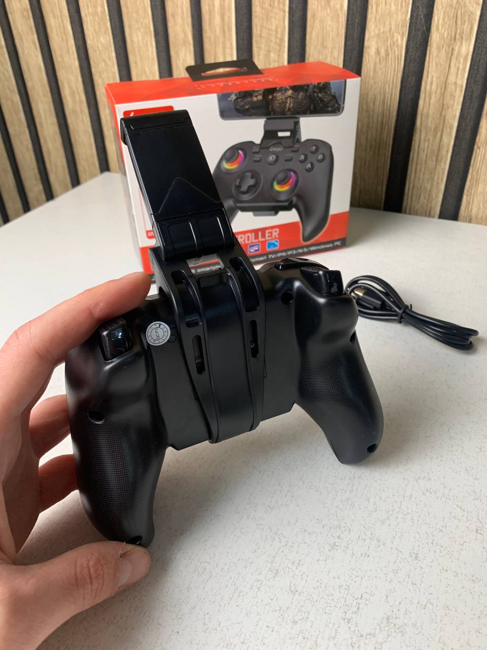 Manette-de-jeu-sans-fil-IPEGA-PG-9115-avec-poignets-lumineux-RGB-يد-تحكم-لاسلكية.png