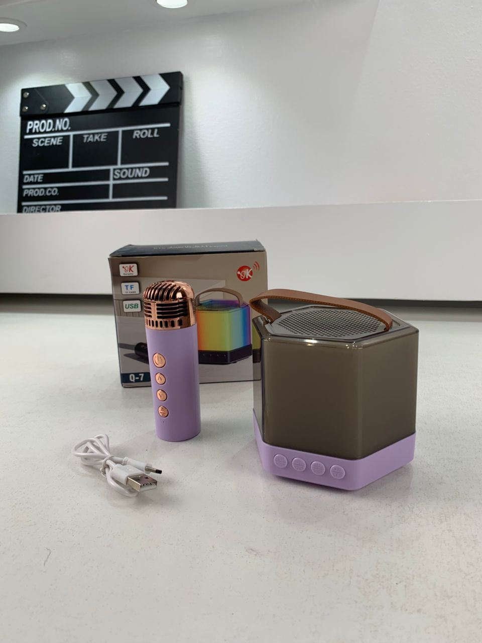 Enceinte Karaoké avec éclairage RVB et microphones sans fil – مكبر صوت كاريوكي تنزوت