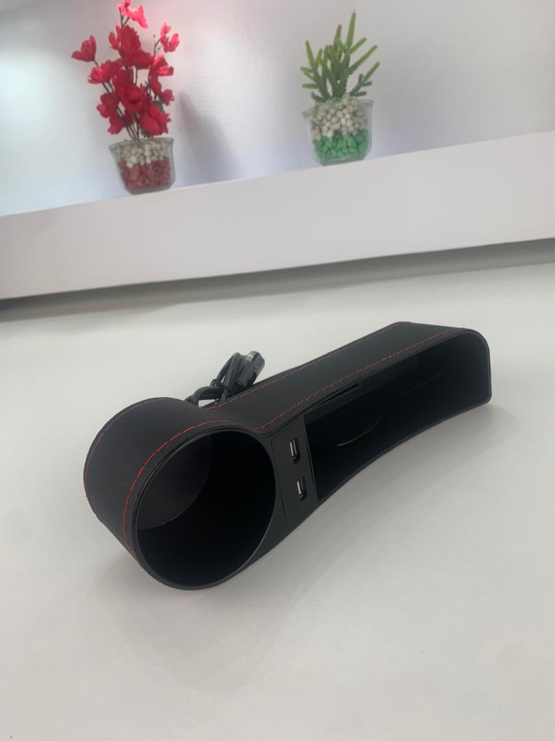 Organisateur-Lat-ral-de-Console-avec-Chargeur-USB-et-Porte-Gobelet-منظم-جانبي-لسيارة-مع-شاحن-USB-وحامل-أكواب.png