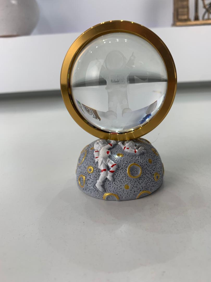 Lampe-Astronut-3D-Cristal-مصباح-كروي-ثلاثي-الأبعاد-للفضائي.png