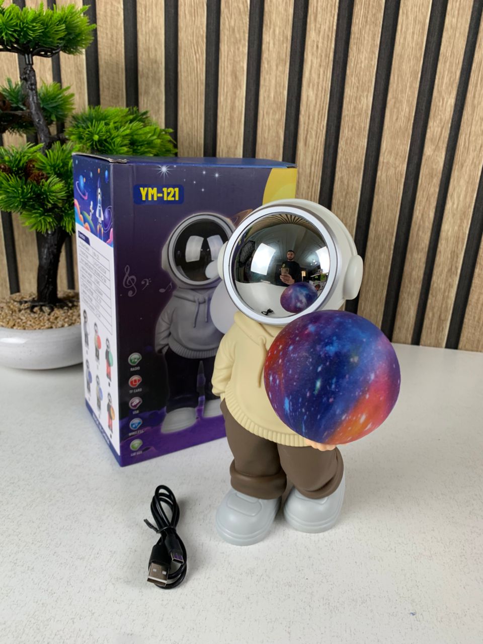 Enceinte-bluetooth-et-lampe-astronaute-id-ale-pour-la-d-coration-de-chambre-YM-121-مصباح-ومكبر-صوت-بلوتوث.png