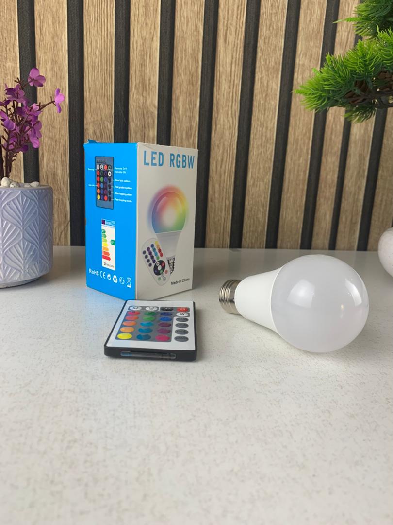 Ampoule LED RGBW E27 à intensité variable 16 couleurs – مصباح بأضواء ملونة - تنزوت