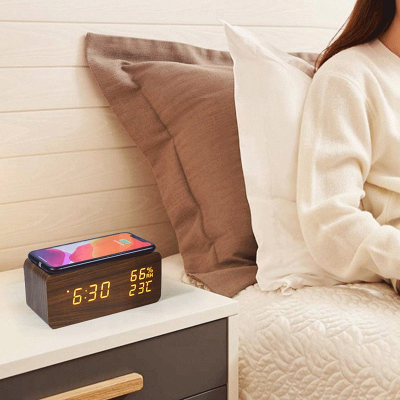 Réveil numérique de bureau en bois avec socle de charge sans fil Qi - تنزوت