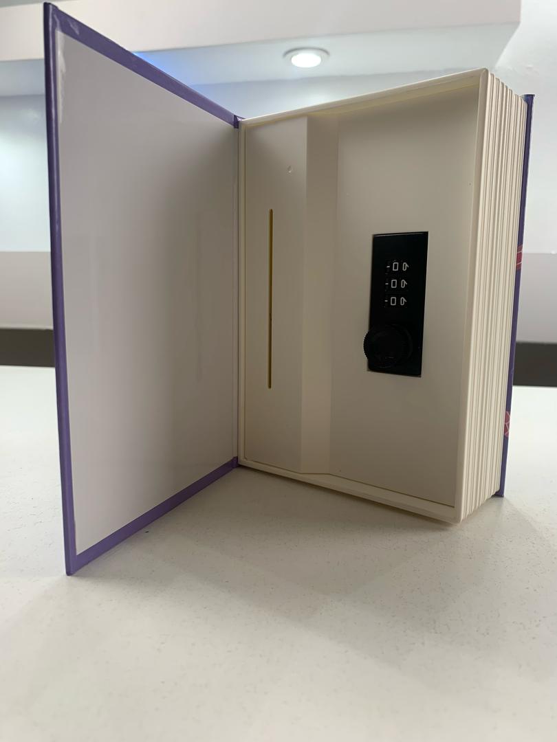 Coffre-fort-Livre-Kuromi-Bo-te-de-Rangement-S-curis-e.png