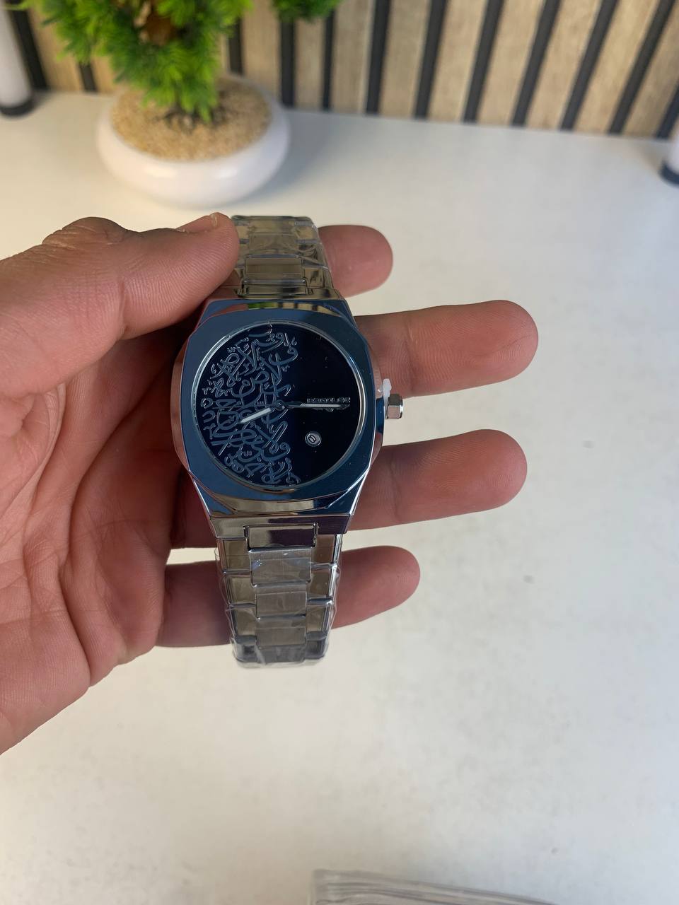Montre-l-gante-avec-Cadran-en-Calligraphie-Arabe-3D-Relief-ساعة-يد-كلاسيكية-بالخط-العربي-ثلاثي-الأبعاد.png