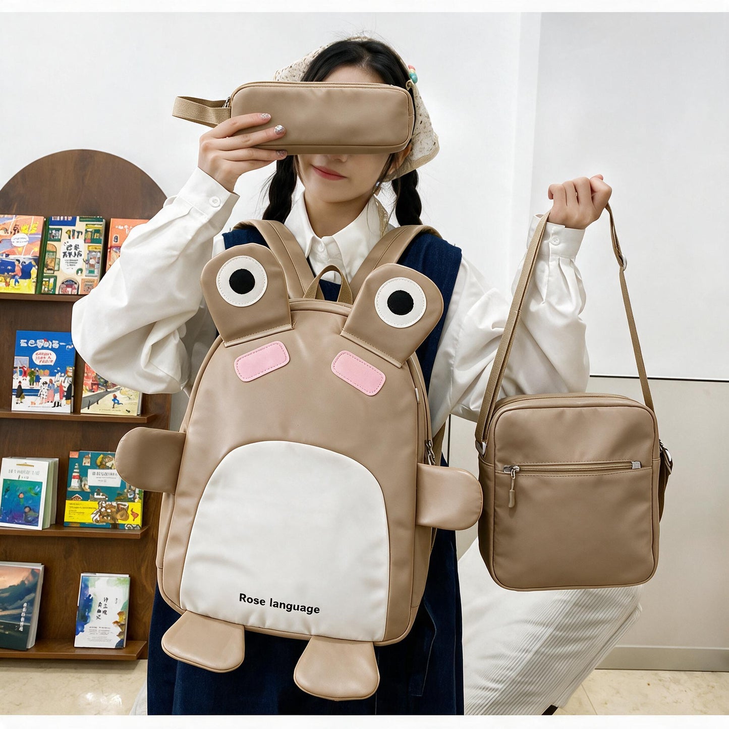 Sac-Dos-Scolaires-Enfant-3-en-1-Motif-Grenouille-Rose-Language-Style-Dos-Kawaii-Marron-SACKDS32MR-طقم-حقائب-مدرسية-للأطفال-3-في-1-بتصميم-الضفدع-اللطيف.png