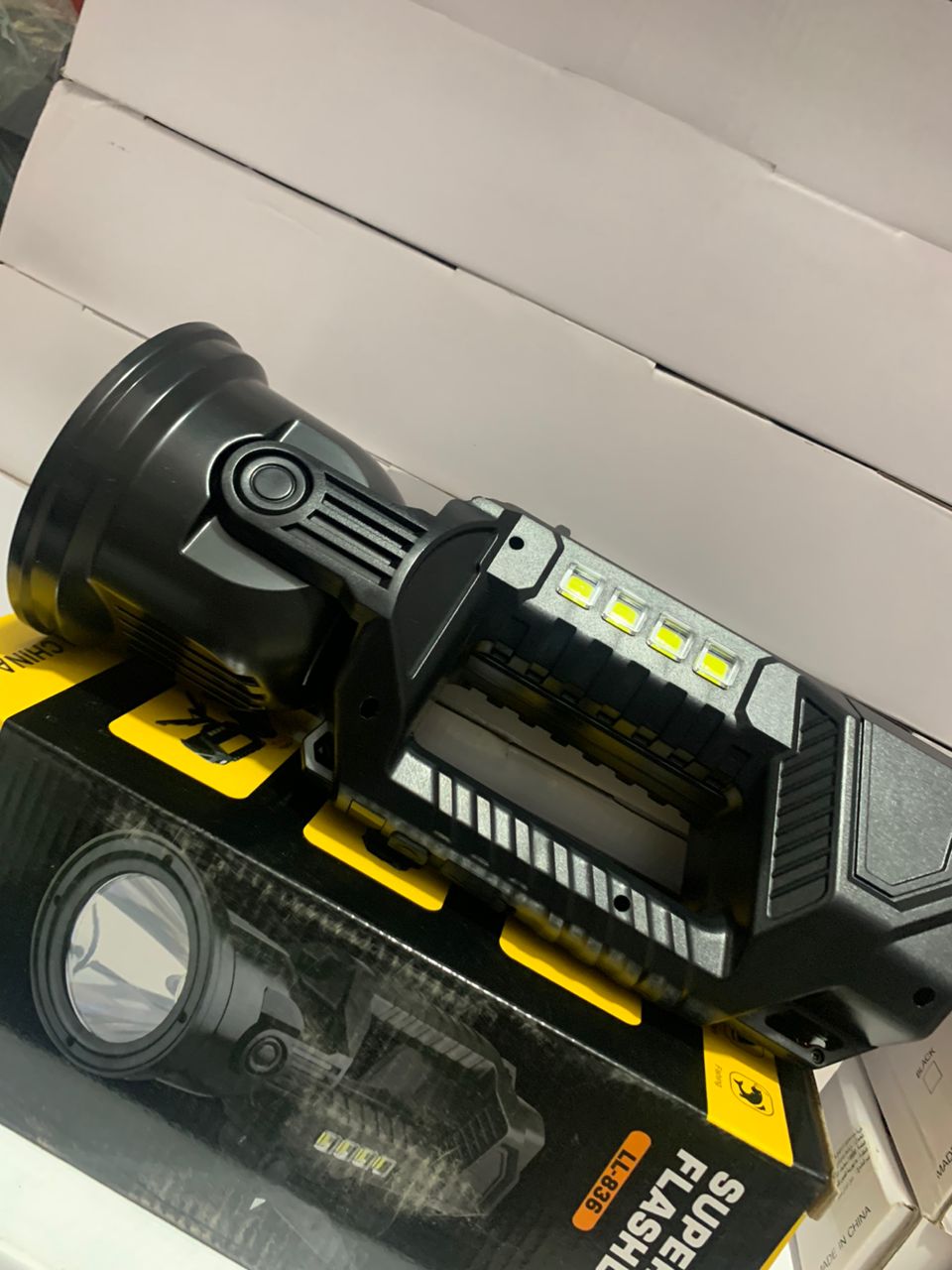 Lampe-Torche-LED-rechargeable-6000-lumens-super-lumineuse-4-modes-IPX5-tanche.png