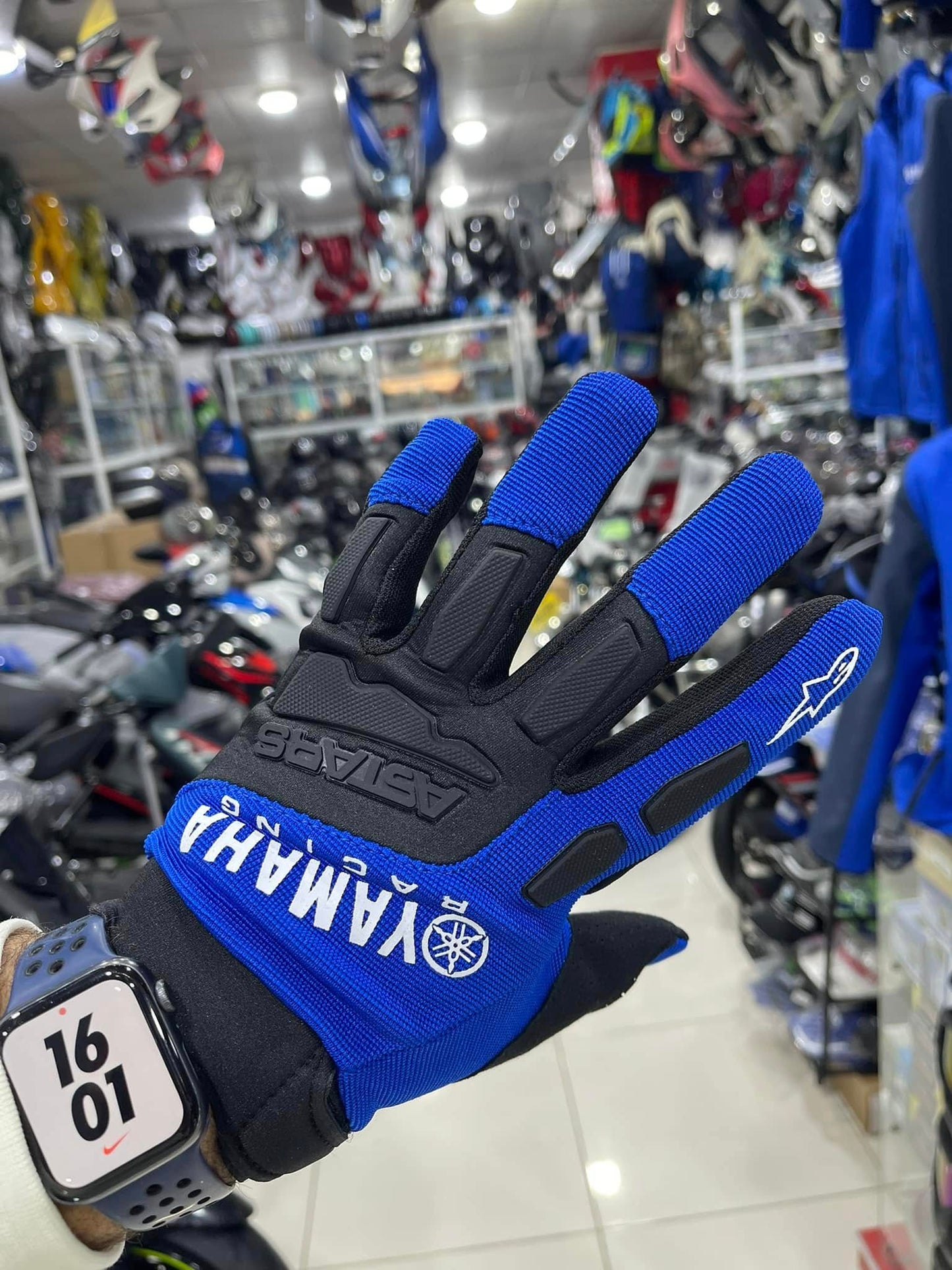 Gants-YAMAHA-MX-Alpinestars-قفازات-ياماها-إم-إكس-وألبينستارز.png