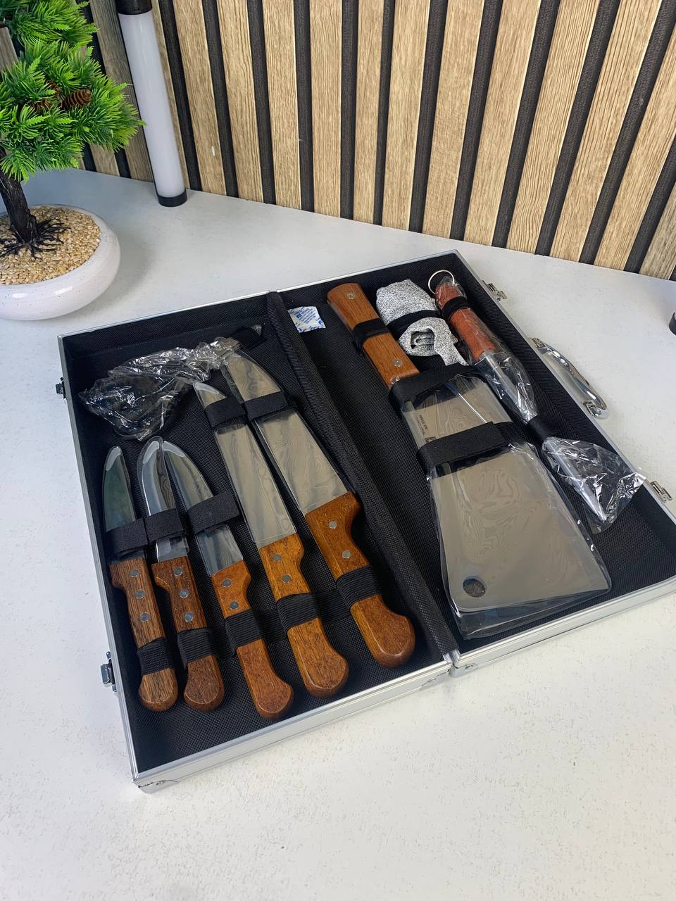 Coffret-de-Couteaux-Professionnel-avec-Valise-en-Aluminium-9Pcs-طقم-سكاكين-الجزارة-في-حقيبة-ألمنيوم-صلبة.png