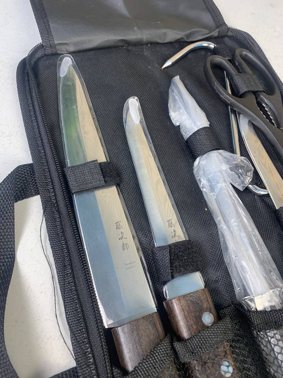 Kit-de-Cou-teaux-de-Luxe-avec-Manches-en-Bois-7Pcs-طقم-سكا-كين-الجزارة-الفاخر-بمقابض-خشبية.png
