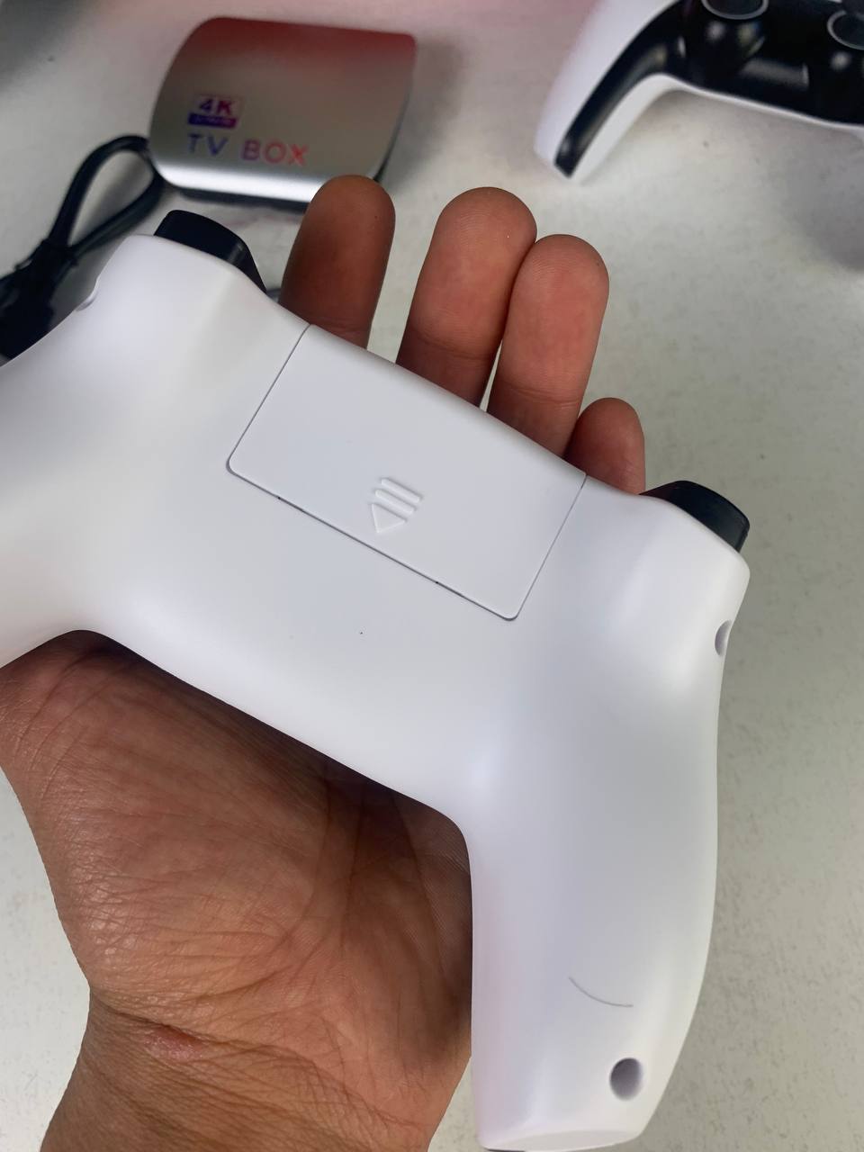 TV-Box-Game-Console-M77-Ultra-HD-avec-Deux-Manettes-et-T-l-commande-جهاز-الترفيه-والألعاب-المتكامل.png