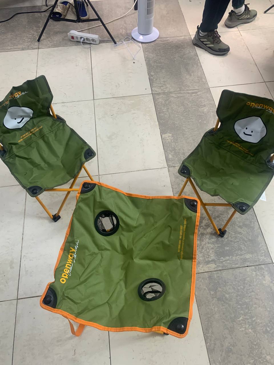 Ensemble-de-Camping-Pliable-Table-et-2-Chaises-Portables-طقم-تخييم-ونزهات-قابل-للطي-طاولة-كرسيين.png