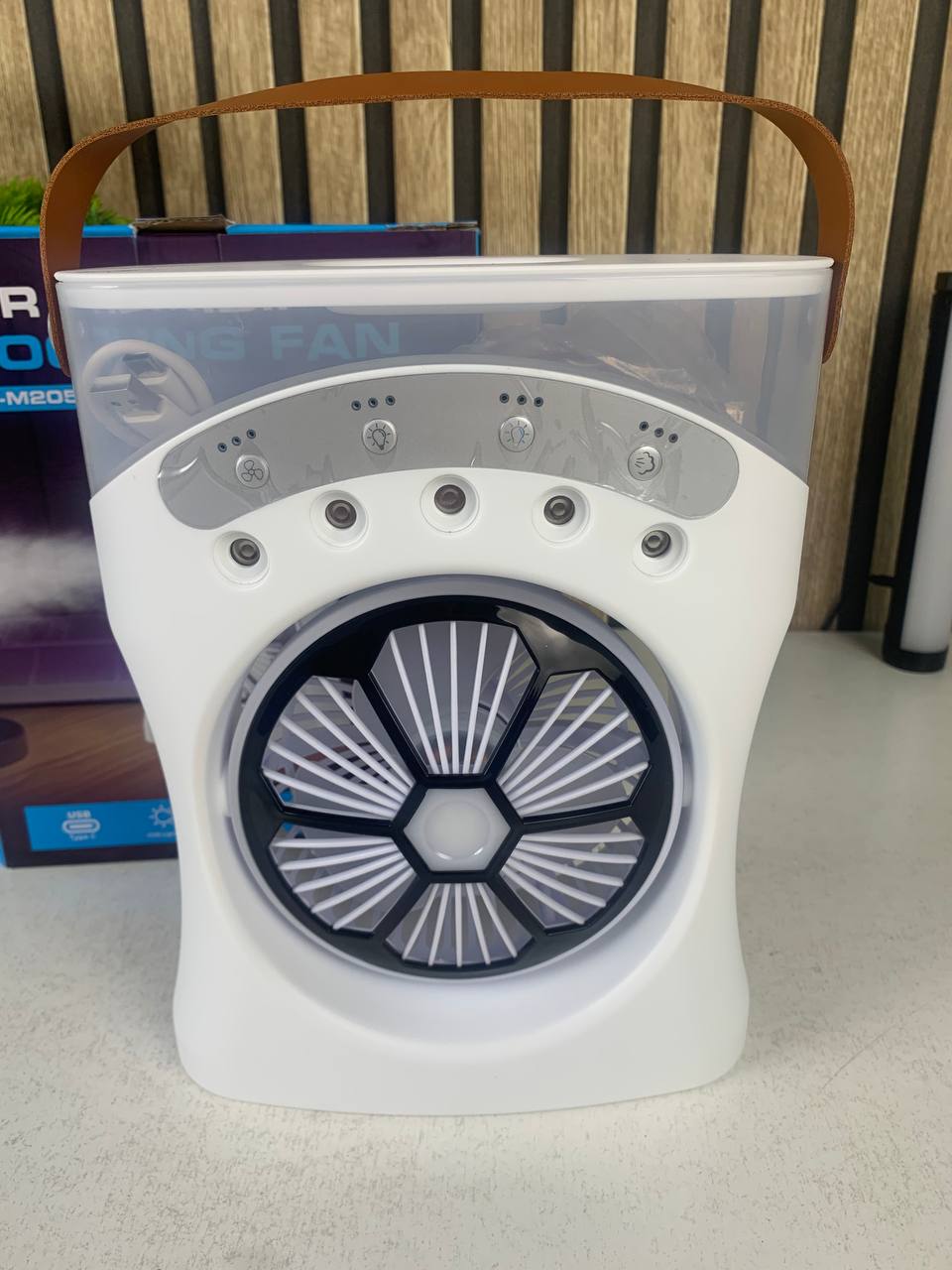 Ventilateur-Brumisateur-de-Bureau-Portable-USB-avec-clairage-مروحة-المكتب-الذكية-برذاذ-الماء-والترطيب-بـ-3-سرعات.png