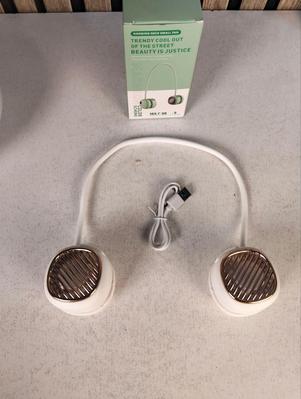 Ventilateur-de-Cou-Portable-Pliable-Design-Macaron-cran-LED-et-Rechargeable-USB-C-مروحة-الرقبة-المحمولة-والذكية-القابلة-للطي-بـ-5-سرعات-وشاشة.png