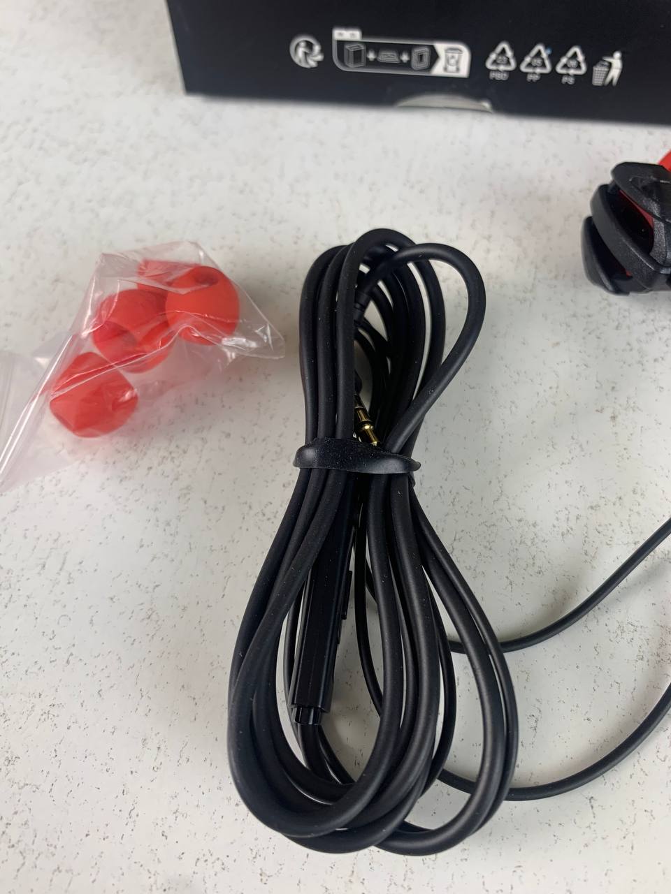 couteurs-de-jeu-filaire-intra-auriculaire-avec-microphone-E-Sport-Hoco-M105-سماعات-ألعاب-إحترافية-مع-ميكروفون.png