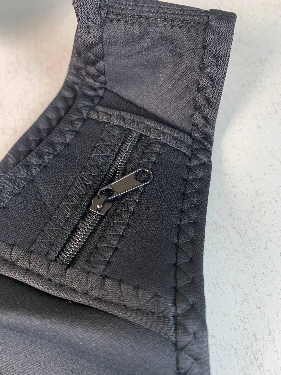 Gilet-Support-de-t-l-phone-pour-sports-unisex-سترة-رياضية-لحمل-الهاتف-للجنسين.png
