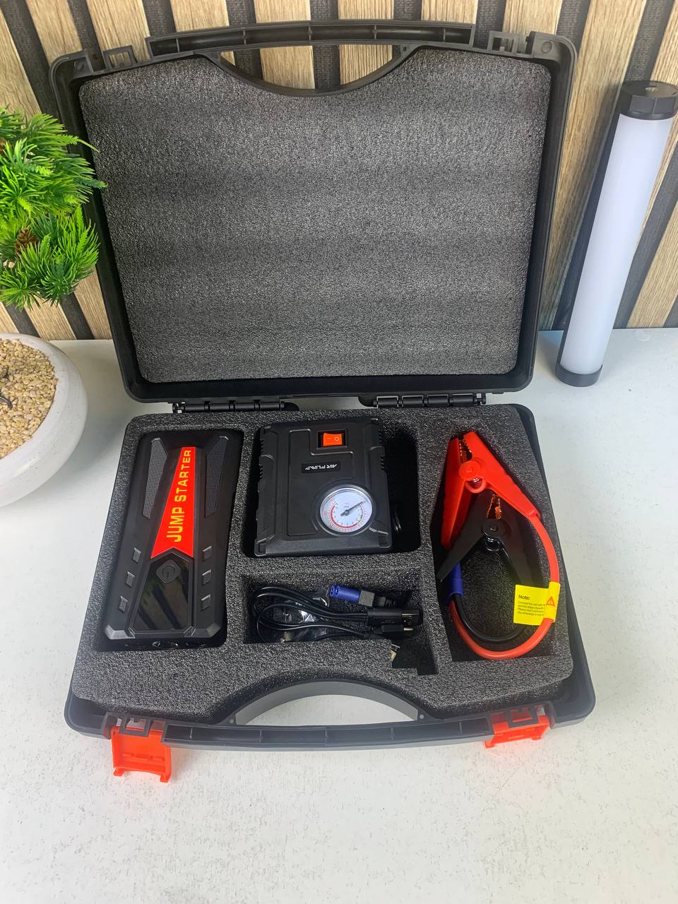 Jump-Starter-et-Compresseur-d-Air-2-en-1-pour-Voitures-حقيبة-جهاز-تشغيل-السيارة-ومنفاخ-هواء-متكامل.png