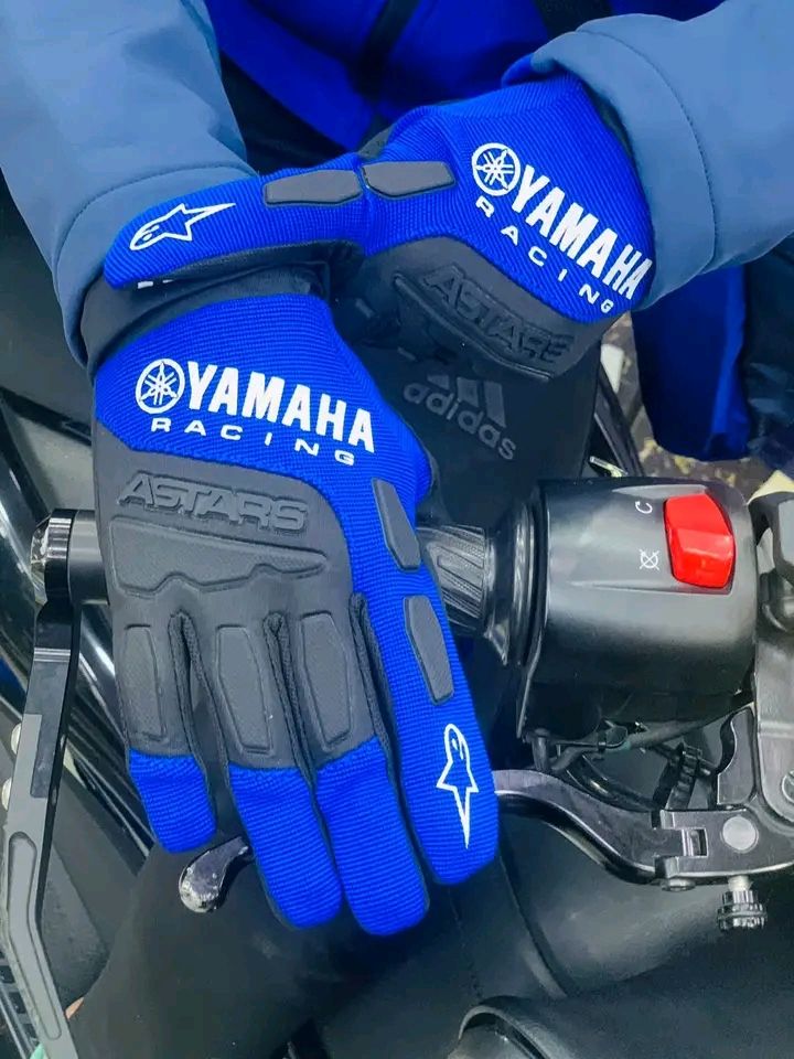 Gants-YAMAHA-MX-Alpinestars-قفازات-ياماها-إم-إكس-وألبينستارز.png