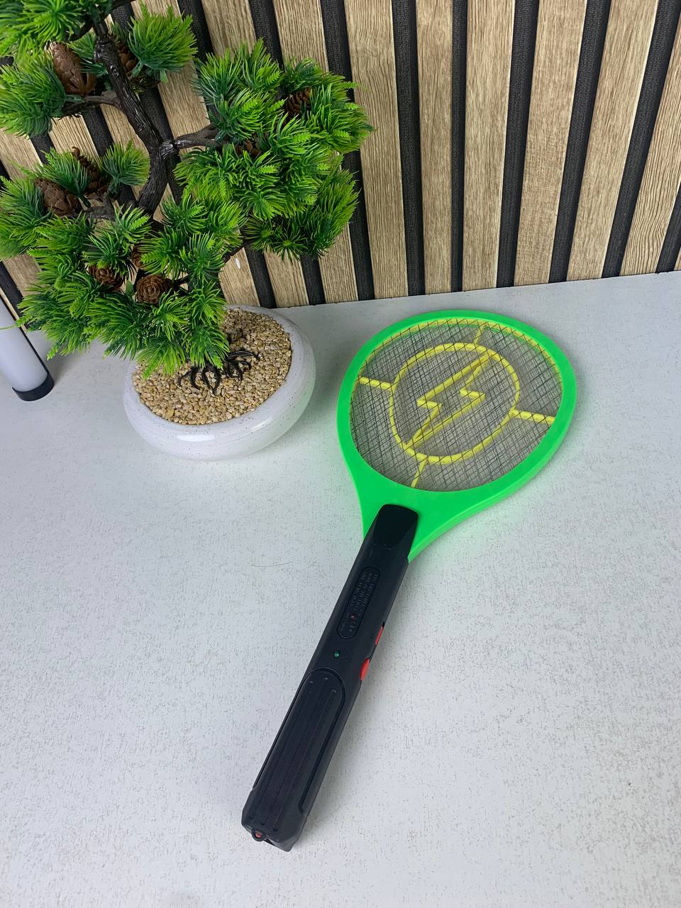 Raquette-Trappe-SWAT-Anti-Insectes-lectrique-Portable-مضرب-الحشرات-الكهربائي-المحمول.png
