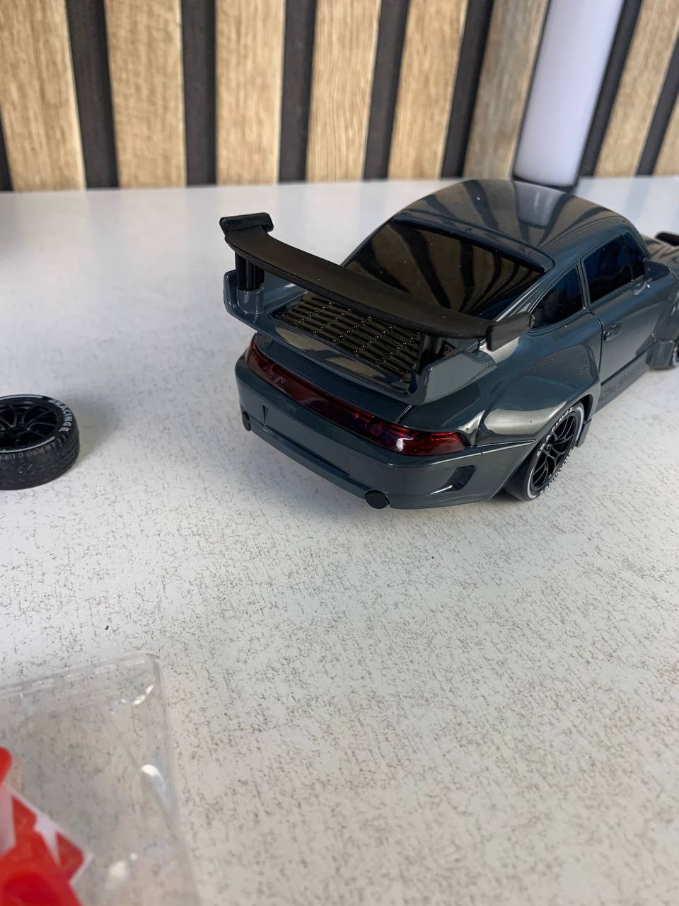 Voiture-de-Course-RC-Drift-Haute-Performance-avec-T-l-commande-سيارة-سباق-ودرِفت-احترافية-بجهاز-تحكم-عن-بعد.png
