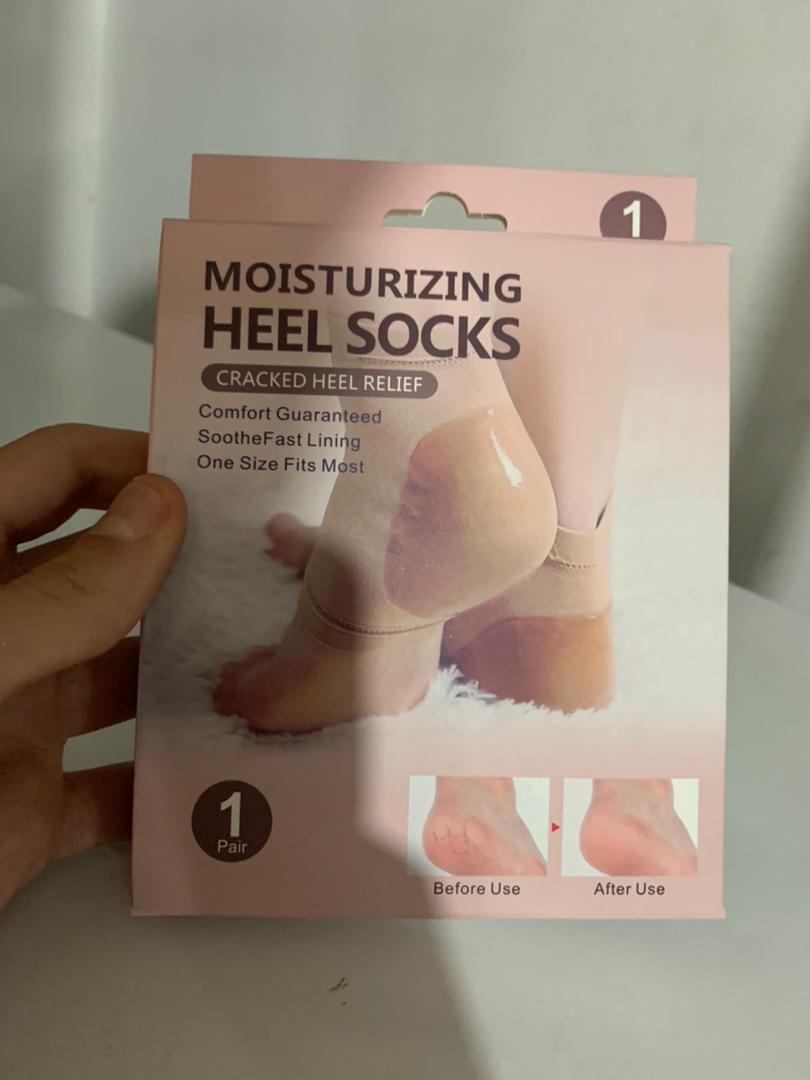 Paires-de-chaussettes-hydratantes-pour-le-traitement-du-talon-fissur.png