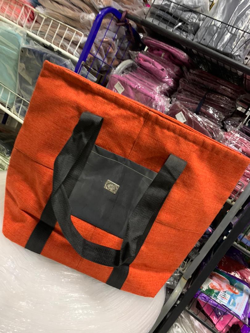 Sac-main-Grande-capacit-avec-un-portefeuille-pour-femme.png