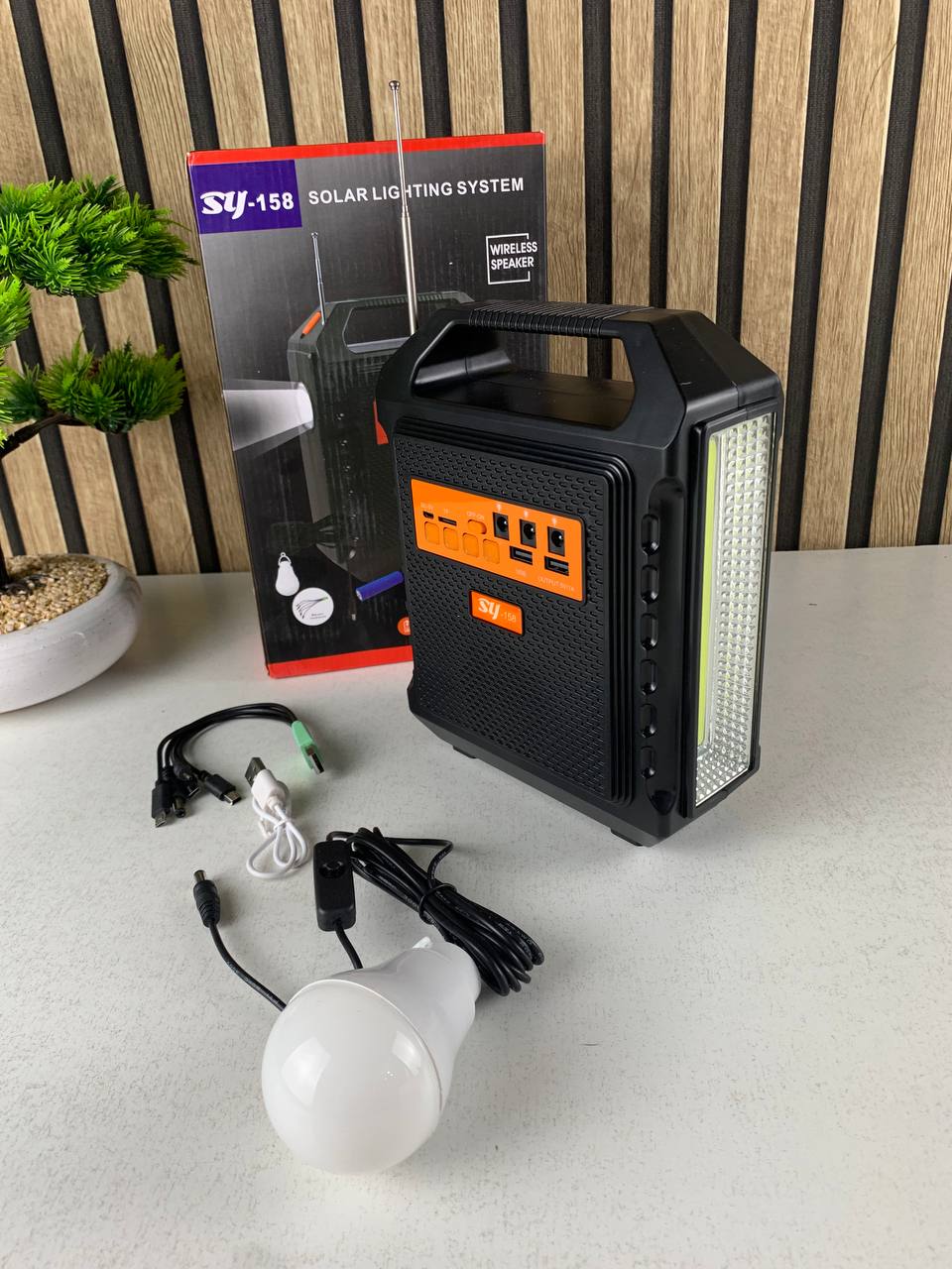 Haut-parleur-Bluetooth-nergie-solaire-avec-panneau-et-lampe-مكبر-صوت-مع-لوحة-شحن-بالطاقة-الشمسية.png