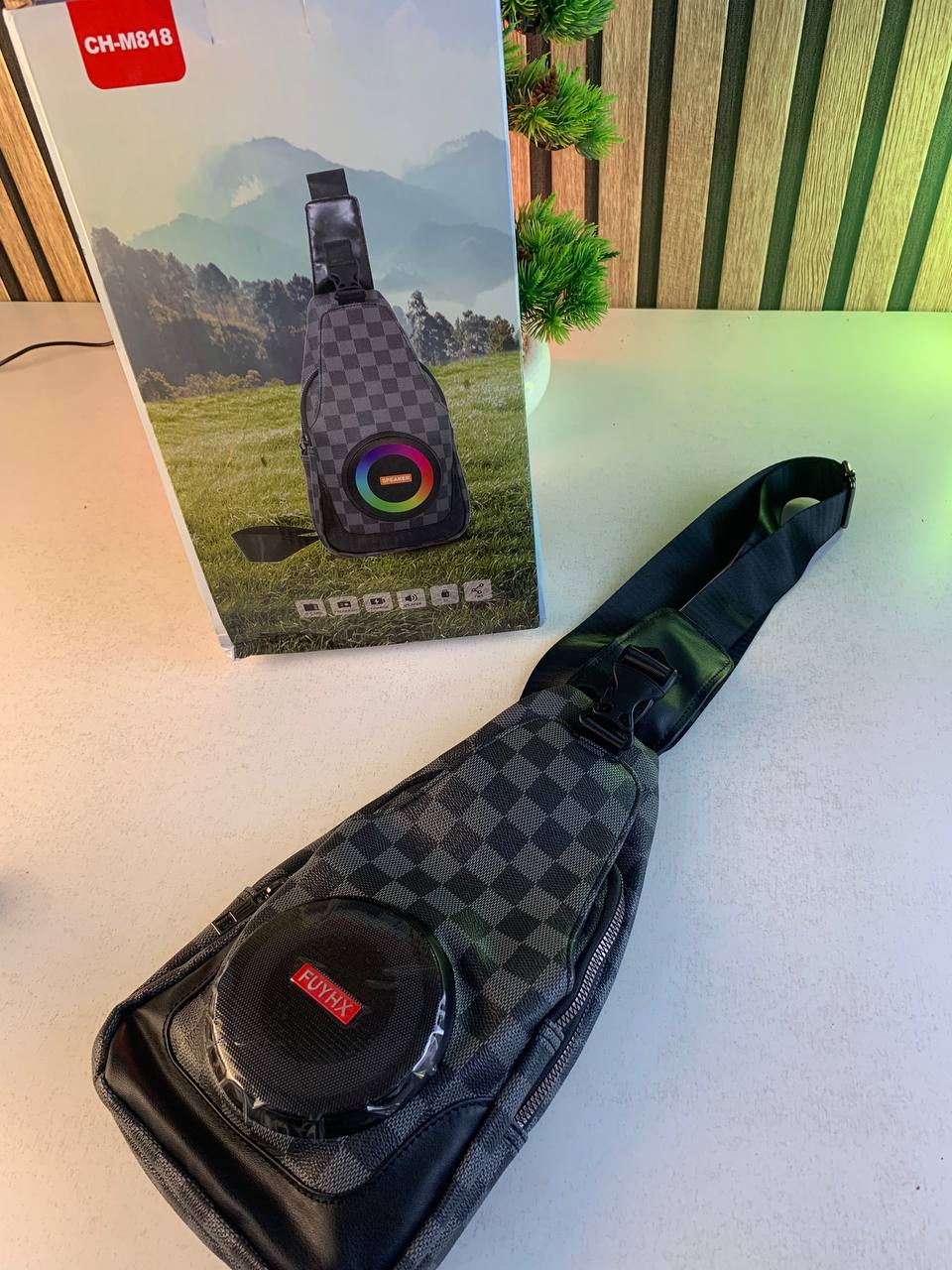 Sac-Bandouli-re-avec-Haut-Parleur-Bluetooth-Rechargeable-RGB-CH-M818-حقيبة-رجالية-مع-مكبر-صوت-بلوتوث-مدمج.png