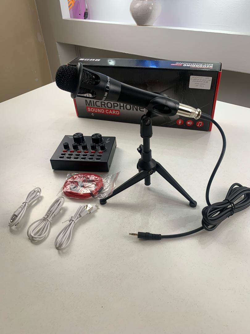 V8-Externe-Live-Carte-Son-avec-Microphone-Set-بطاقة-صوت-مع-ميكروفون-للتسجيلات-الصوتية.png