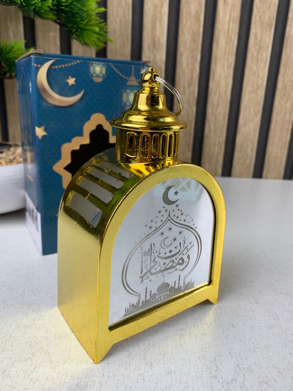 Lanterne-de-Ramadan-Dor-e-LED-Design-Traditionnel-avec-Silhouette-فانوس-مضيء-لشهر-رمضان.png