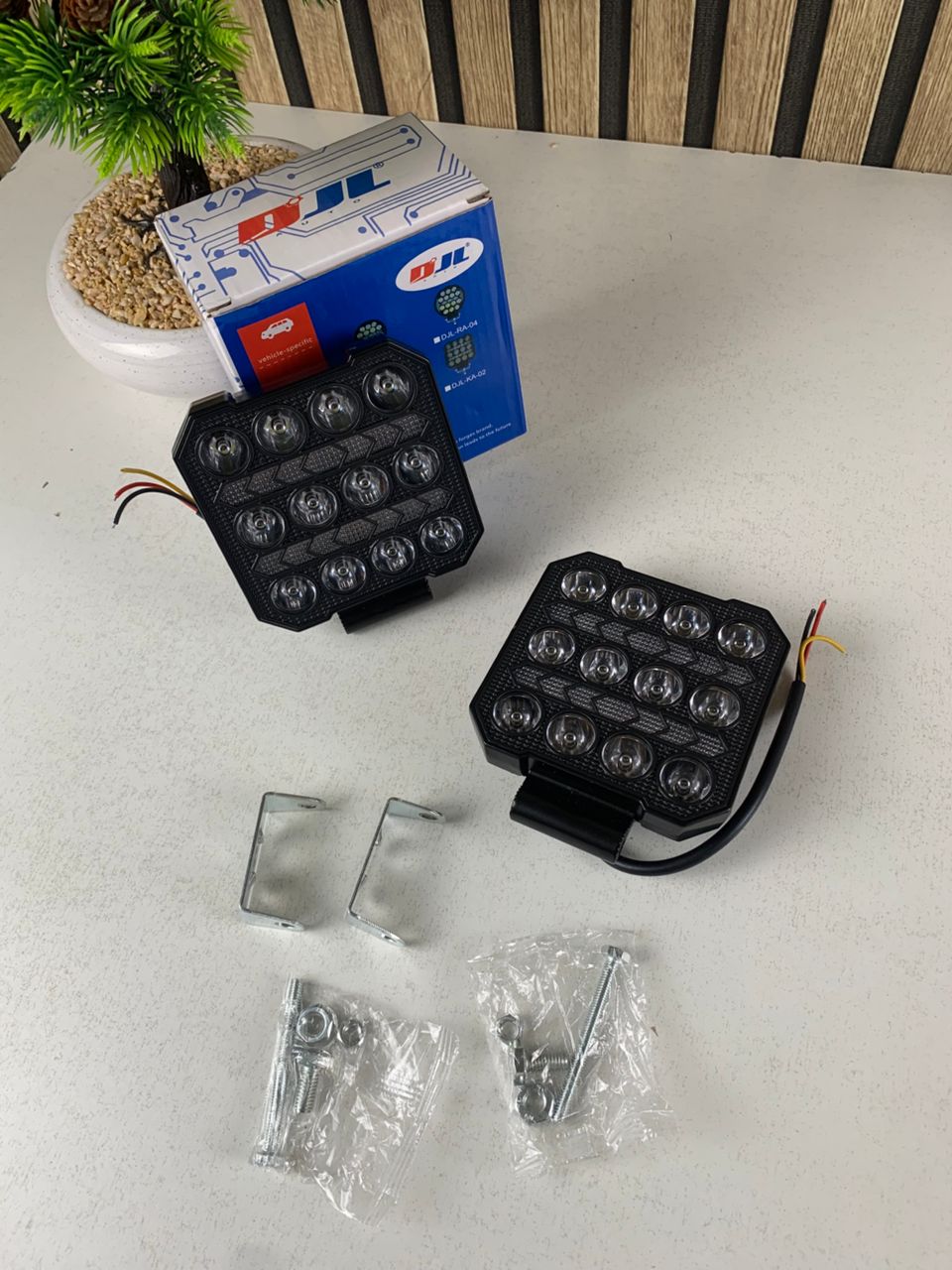 Phare-LED-Anti-brouillard-2PCS-avec-5-Modes-d-clairage-12V-24V-IP68-tanche-مصباح-عالي-السطوع-للسيارات-والدراجات-النارية.png