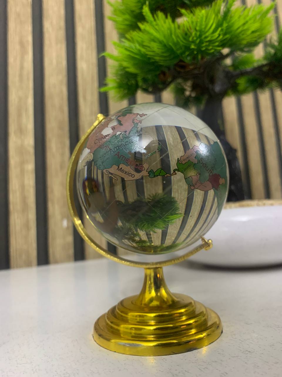 Globe-en-cristal-d-coratif-rotatif-parfait-pour-un-bureau-كرة-كريستالية-بخريطة-العالم.png
