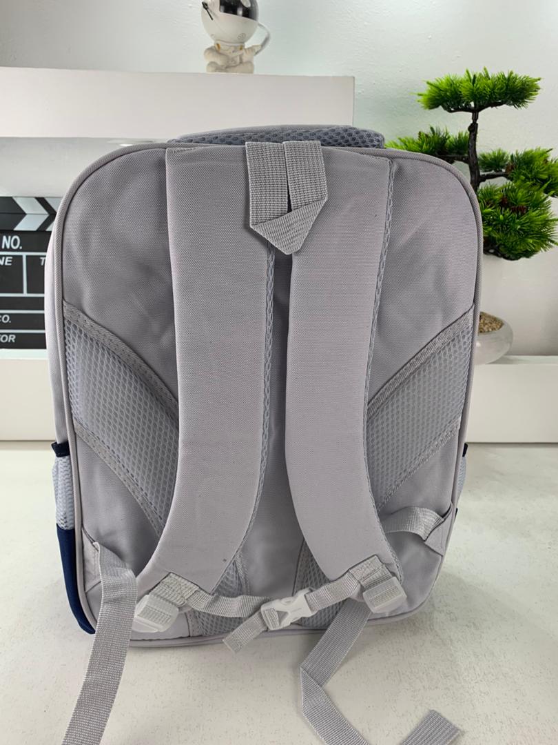 Sac à Dos Enfant Space Design Ludique Multi-Poches Gris – حقيبة مدرسية للأطفال لون رمادي تنزوت