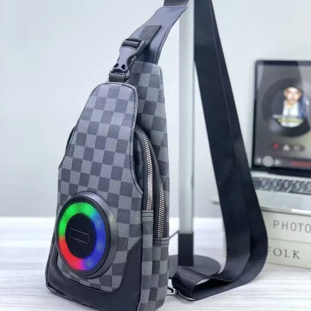 Sac-Bandouli-re-avec-Haut-Parleur-Bluetooth-Rechargeable-RGB-CH-M818-حقيبة-رجالية-مع-مكبر-صوت-بلوتوث-مدمج.png