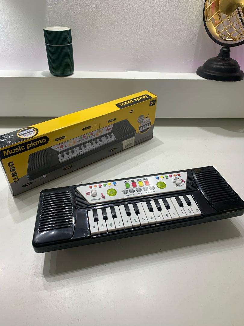 Piano musical pour enfants avec lumières spéciales – بيانو أطفال تنزوت