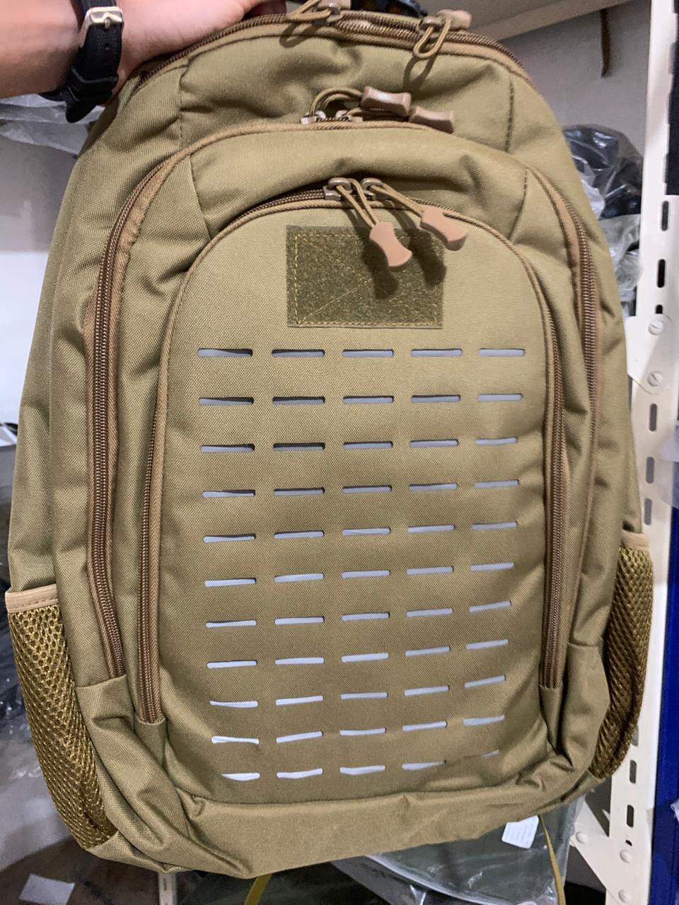 Sac-dos-tactique-USB-pour-camping-sac-militaire-15-6-pouces.png