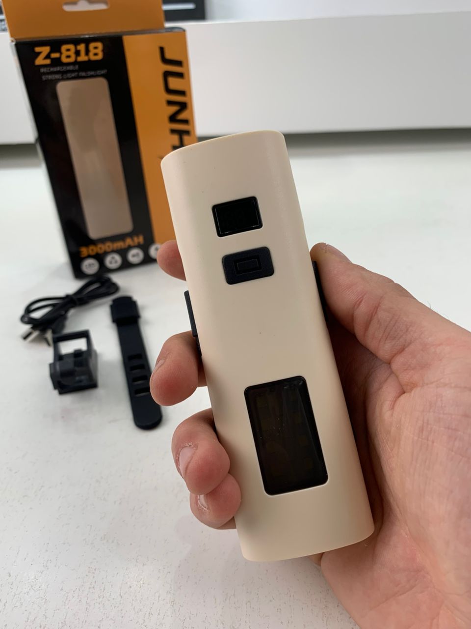 Éclairage de Vélo avant à LED et Power Bank 3000mAH – مصباح وبنك طاقة للدراجات الهوائية تنزوت