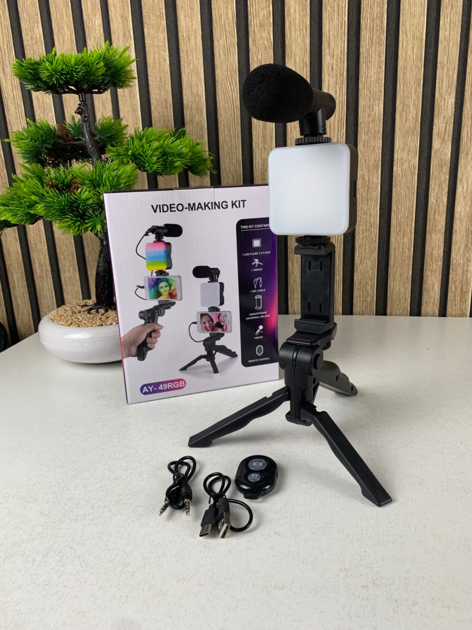Kit-de-Vlogging-pour-smartphone-et-appareil-photo-avec-microphone-et-LED-RGB.png