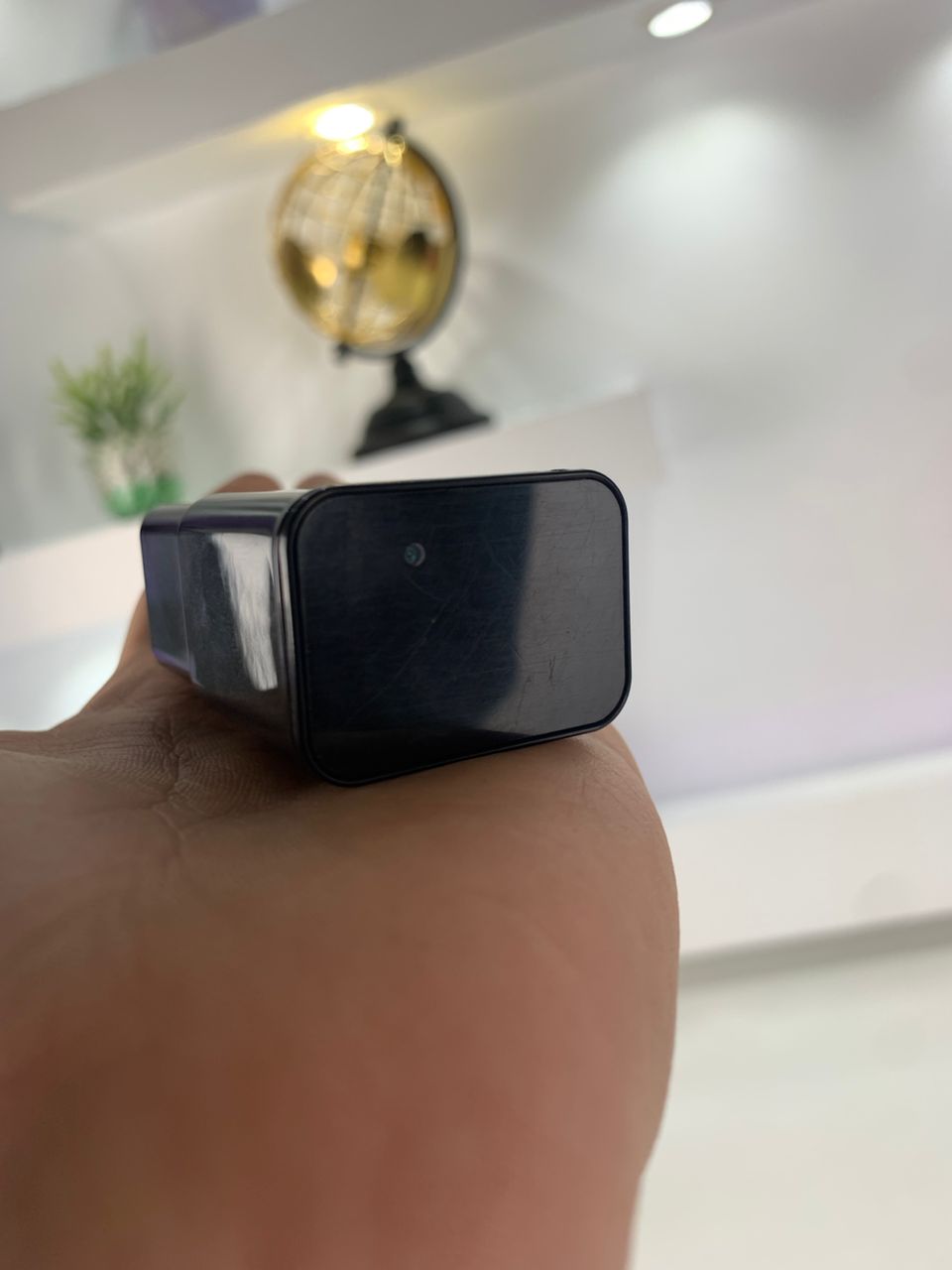 Cam-ra-Chargeur-WiFi-Camoufl-e-كاميرا-خفية-واي-فاي-على-شكل-شاحن.png