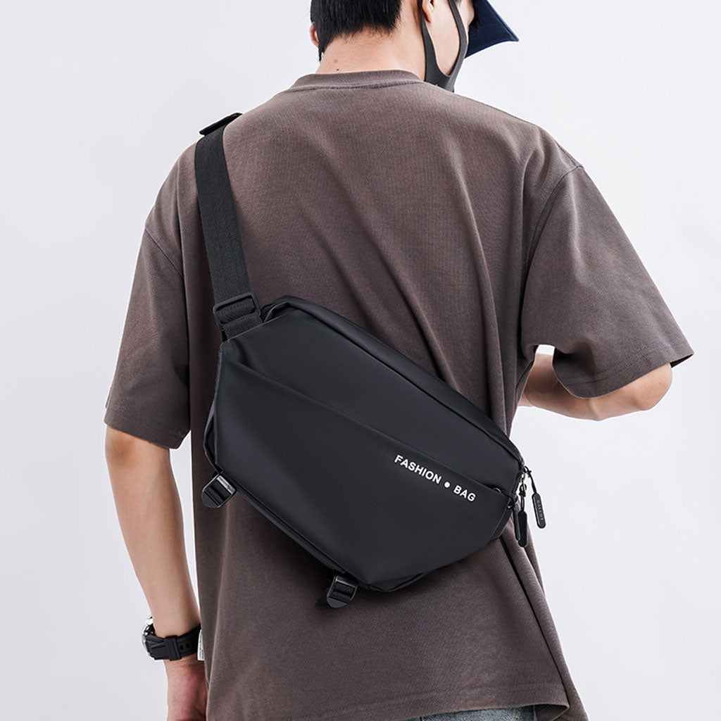 Sac de Poitrine Fashion Bag pour hommes avec bandoulière LX066 – حقيبة أغراض رجالية تنزوت