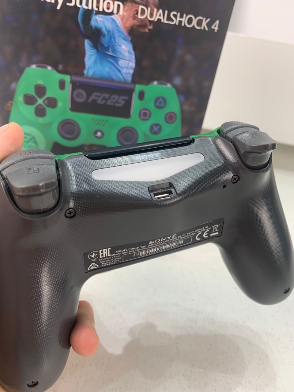 SONY DualShock Manette PS4 Sans Fil, Batterie Rechargeable (High Copy) – Edition FC25 تنزوت