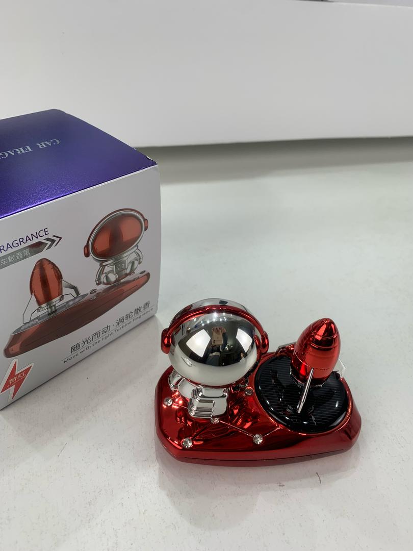 Parfum Voiture Solaire Décor Astronaute – موزع العطر في السيارة - تنزوت