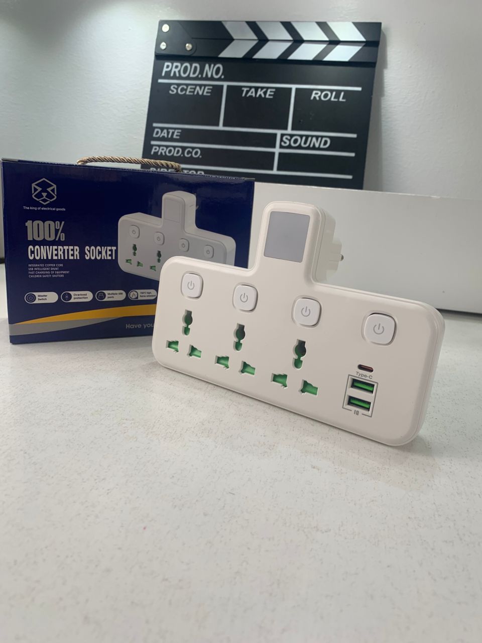 Multiprise Murale LED avec 2 ports USB-A et 1 port USB-C (charge rapide) – مقبس طاقة مقبس طاقة مع منافذ شحن تنزوت
