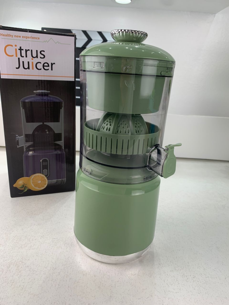 Presse Agrumes Electrique Portable 600 ml Rechargeable Moteur Silencieux – عصارة حمضيات محمولة وقابلة للشحن تنزوت