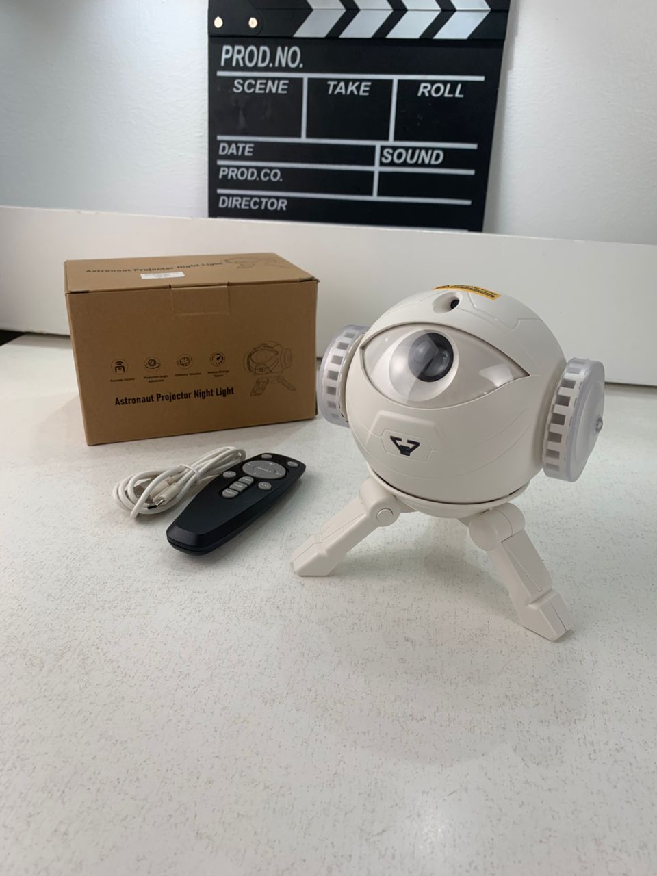 Projecteur Galaxie Astronaute éclairage étoilé réglable à 360° avec télécommande – جهاز عرض نجوم ومكبر صوت تنزوت