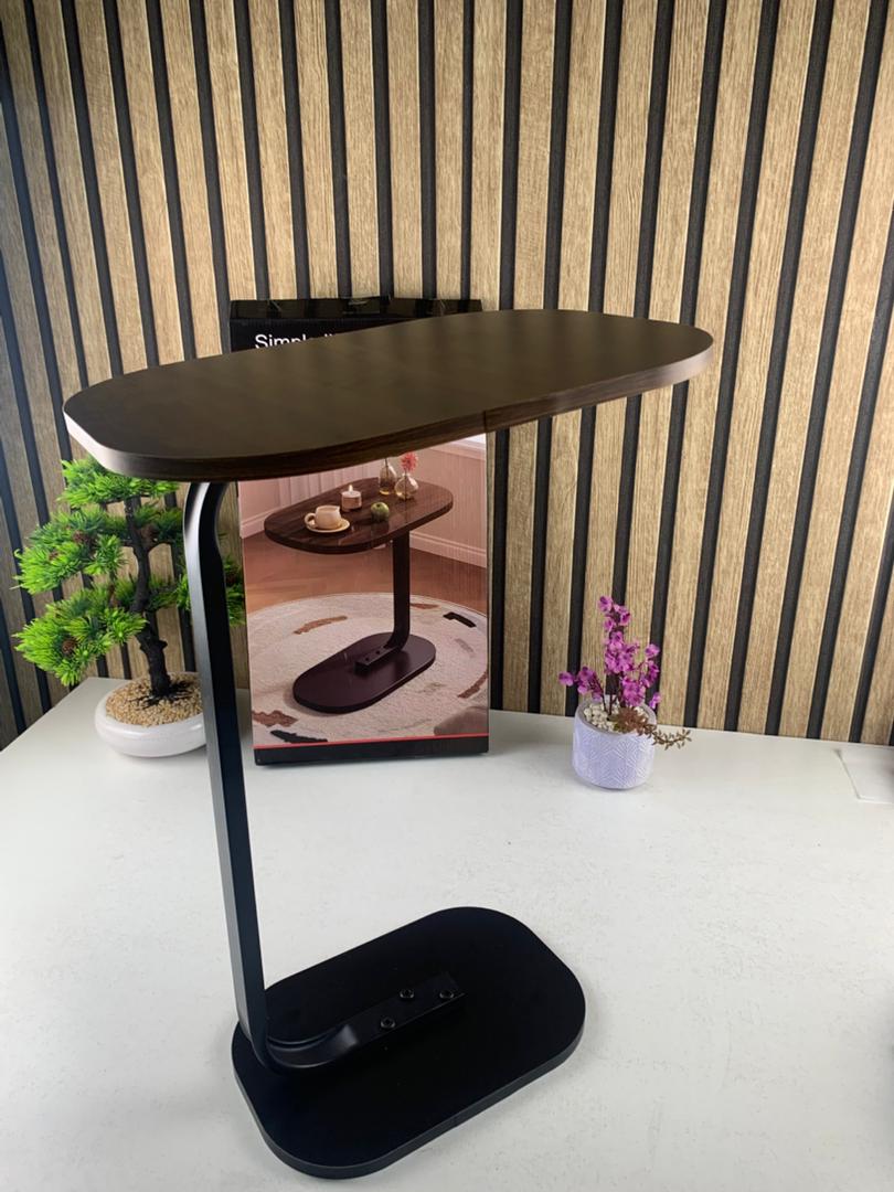 Table-d-appoint-en-bois-pour-petits-espaces-en-Forme-de-C-طاولة-خشبية-للمساحات-الضيقة.png