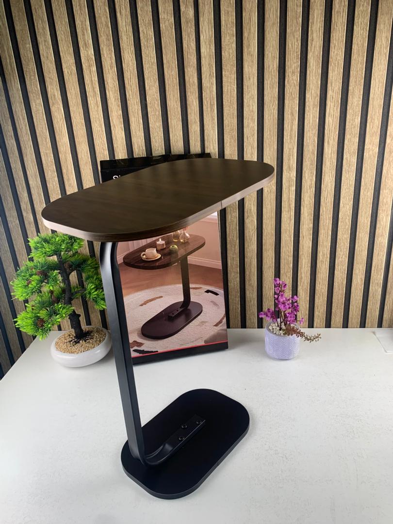 Table-d-appoint-en-bois-pour-petits-espaces-en-Forme-de-C-طاولة-خشبية-للمساحات-الضيقة.png